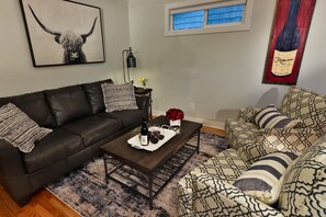 Smart-TV, Kamin, Musikbibliothek, Stereoanlage