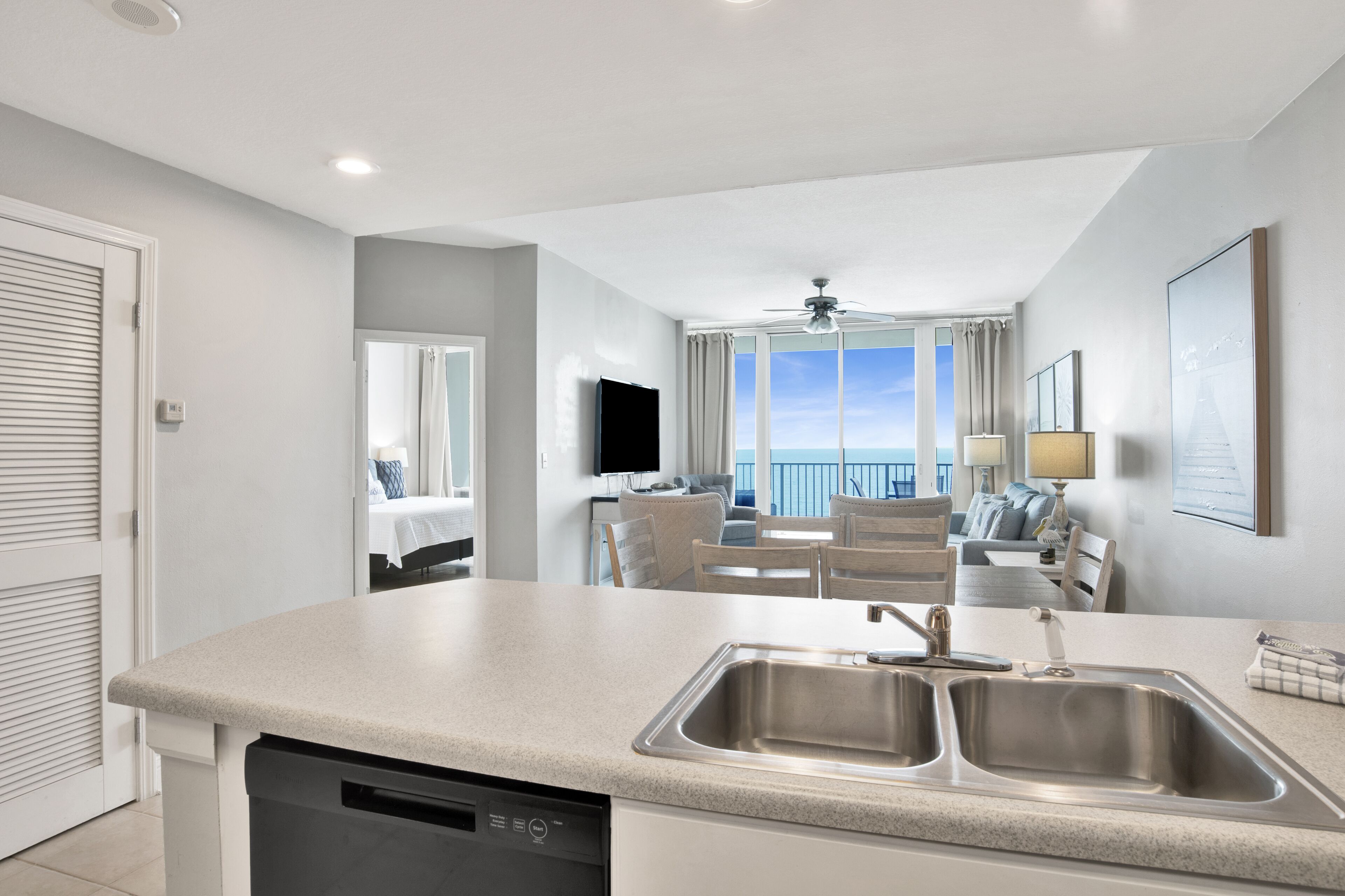 Beachfront 2br +Bonus Room @ Lighthouse  Sleeps 8  Pools & Walk To The Hangout - Gulf Shores, AL