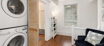 Pet Friendly Cottage! One short block to beach! Walk to shops and dining!