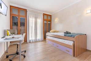 4 bedrooms, in-room safe, free WiFi, bed sheets