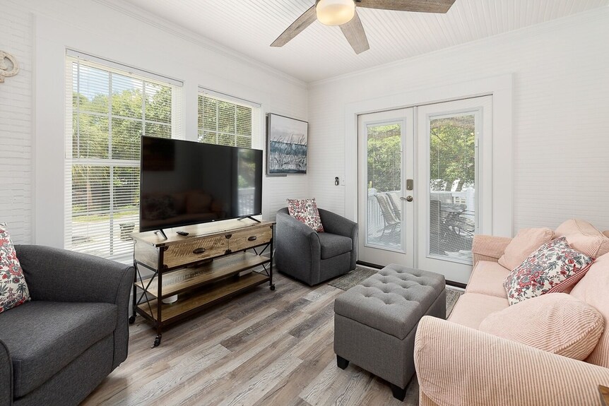 Beach Cottage With Large Deck-one Short Block To Beach-walk To Shops & Dining! - Jekyll Island, GA