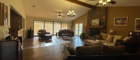 TV, fireplace
