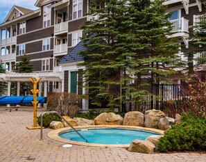 A heated pool - Black Friday Sale: Lux Stay USA | Pool view Crest Ski-in/out | Hot Tub| AS241 (Snowshoe)