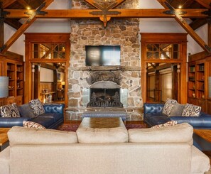 Smart TV, fireplace - Black Friday Sale: Lux Stay USA | Pool view Crest Ski-in/out | Hot Tub| AS241 (Snowshoe)