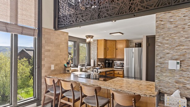Private kitchen - 2 Living Rooms - Perfect for Couples - Summer Pool (Steamboat Springs)