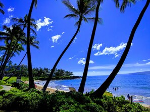 Beach nearby, sun loungers, beach towels