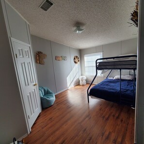 4 bedrooms, free WiFi, bed sheets