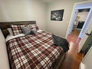 5 bedrooms, iron/ironing board, free WiFi, bed sheets