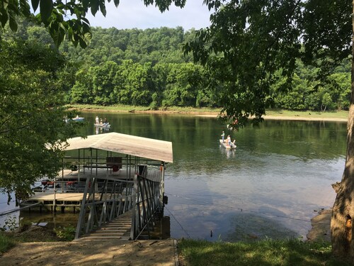 Little Blue is 190 FT from river Semi-Private Solar lit Dock&Ramp Wifi Sleeps 8