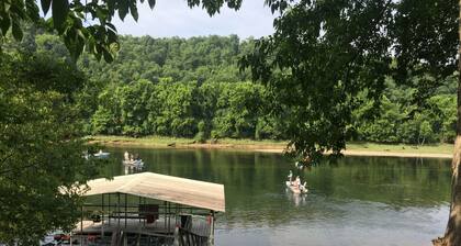 Little Blue is 190 FT from river Semi-Private Solar lit Dock&Ramp Wifi Sleeps 8