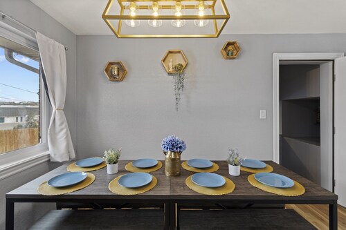 Hottub PS5 Arcade PoolTable Theater 420Friendly