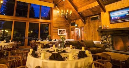 Room by Palisades Tahoe w/ heated pl & tub access.