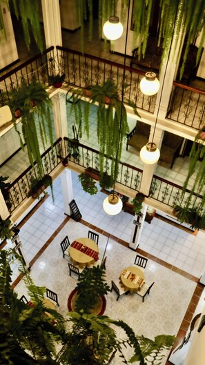 32-inch plasma TV with cable channels, TV - Aleros Hotel Boutique (Cuenca)