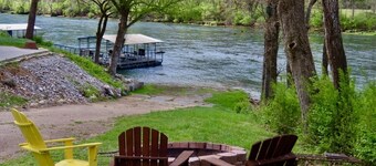 Riverside Cabin A 90FT to riversedge. Great Views of White River  WIFI CABLE BBQ