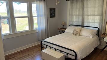 1 habitación, tabla de planchar con plancha, wifi gratis y ropa de cama