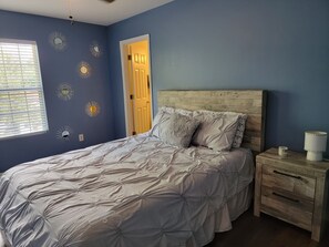 3 室のベッドルーム、アイロン / アイロン台、WiFi (無料)、ベッドシーツ