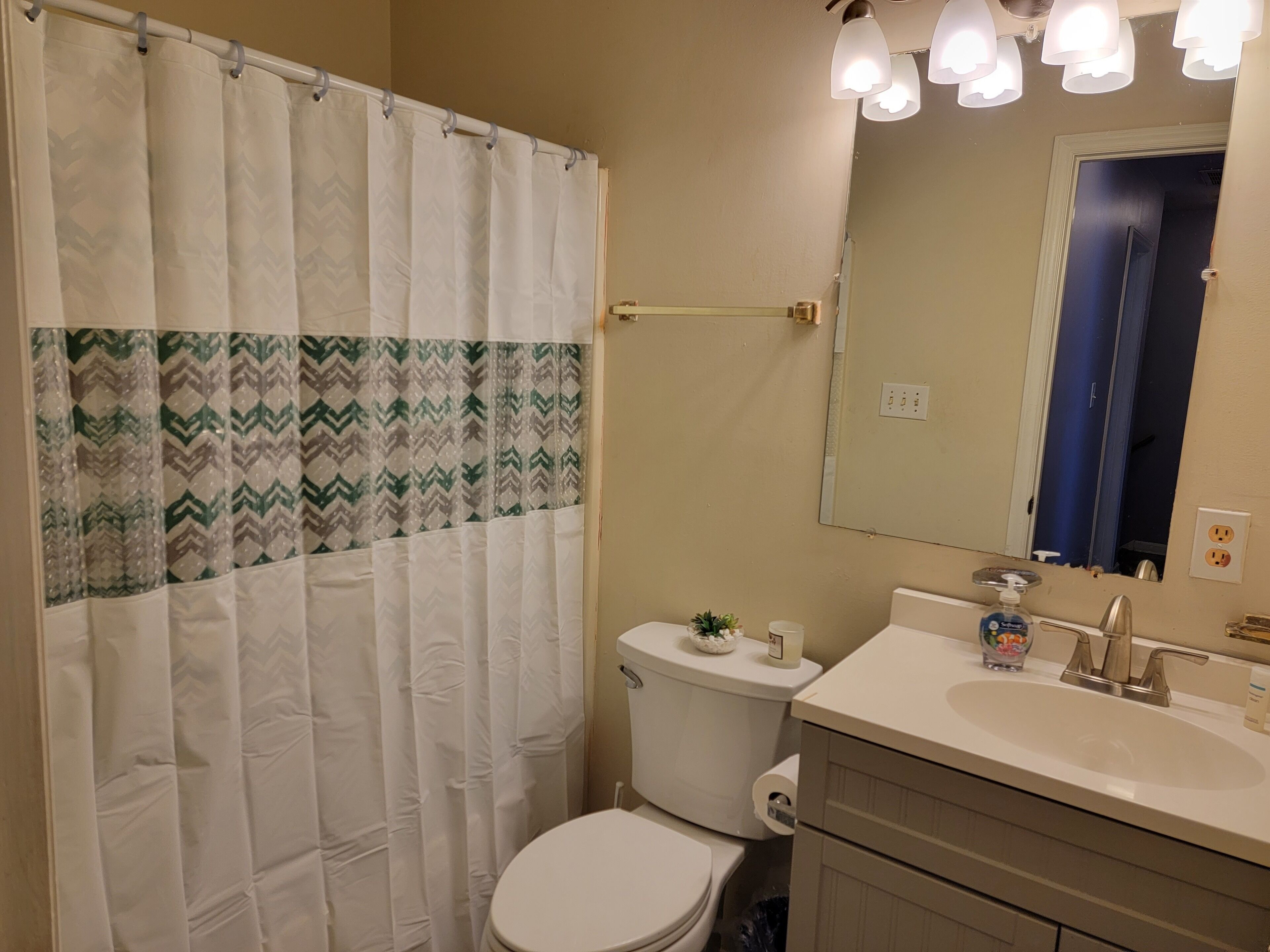 Cozy townhouse, close to downtown.
