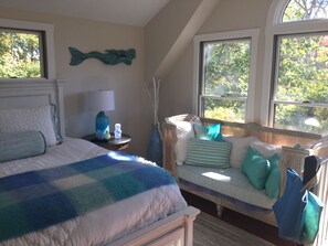 2 bedrooms, iron/ironing board, WiFi, bed sheets - Waterfront Designer Home with Private Dock on Paddy Cove in Cape Porpoise (Kennebunkport)