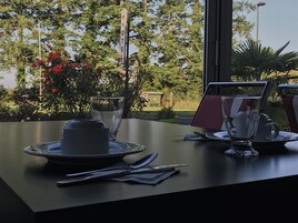 Se ofrece un desayuno bufé todos los días (por un coste adicional)