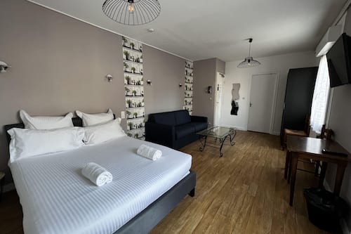 Chambre Familiale | Literie de qualité supérieure, décoration personnalisée, bureau
