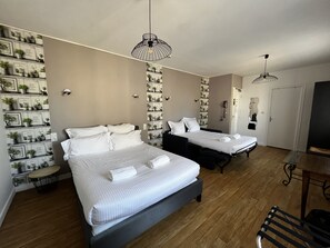 Family Room - Hotel Les Montois (Ceaux)