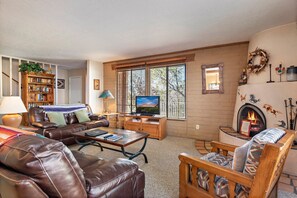 Smart TV, fireplace, DVD player - Your 2-Story Home Away From Home: Fort Marcy #60 (Santa Fe)