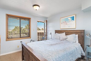 3 makuuhuonetta, työpöytä, silitysrauta/-lauta, ilmainen Wi-Fi