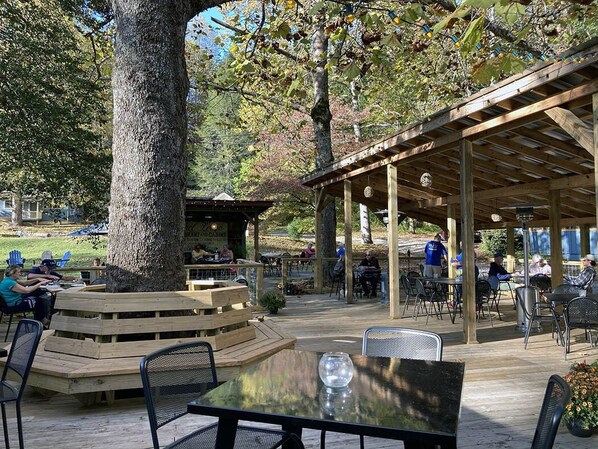 Outdoor dining - Seed Cabin at Bleu Canoe Campground - 2bed/1bath (Clarkesville)