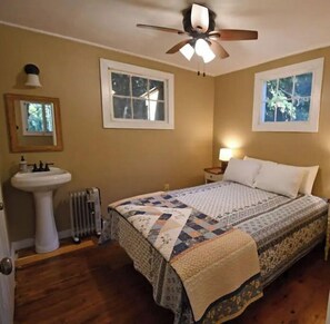 2 bedrooms - Seed Cabin at Bleu Canoe Campground - 2bed/1bath (Clarkesville)