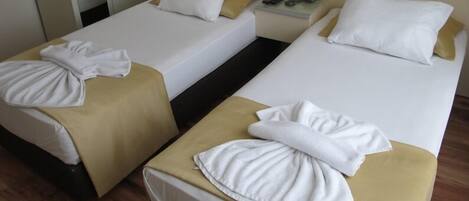 Standard Room | Desk, laptop workspace, bed sheets