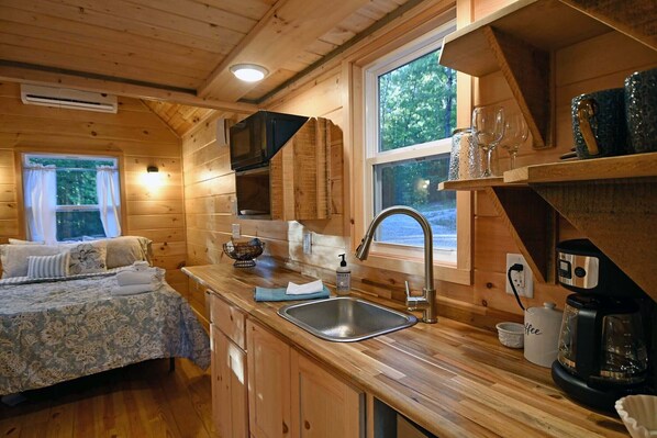 Frigorifero, microonde, macchina per tè/caffè