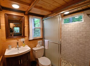 Dusche, Haartrockner, Handtücher, Seife