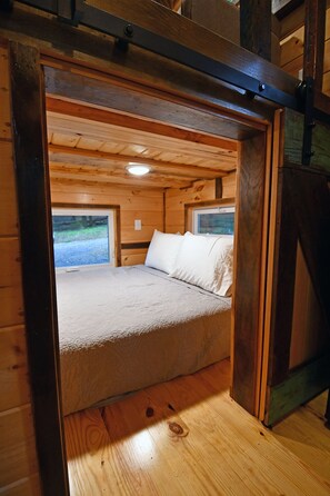 2 bedrooms, bed sheets