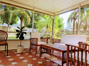 Terrace/patio - 3 Bedroom 2 Bath House with pool - Close to the beach and downtown (Stuart)