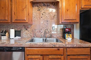 Fridge, microwave, oven, stovetop - Fort Marcy 06 | Walk to Plaza | Kiva Fireplace | Full Kitchen | Hot Tub | Pool | Single Level (Santa Fe)