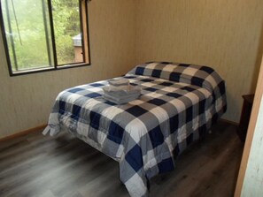3 bedrooms, bed sheets - Welcome to Full Moon Cabin in the Woods (Arkdale)