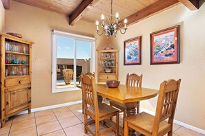 Dining - Fort Marcy 28 | Walk to Plaza | Fireplace | Kitchen | Hot Tub | Pool | End Unit | Single Level (Santa Fe)