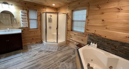Large house on the lake sleeps 16!