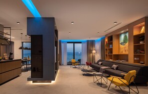 Smart TV, fireplace, stereo