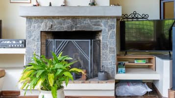 Casa conforto | Área de estar | TV 42 polegadas com canais digitais