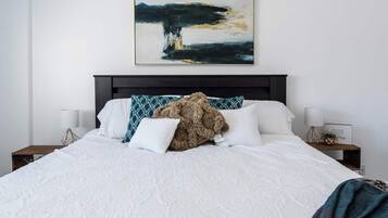 2 habitaciones, tabla de planchar con plancha y cuna de viaje