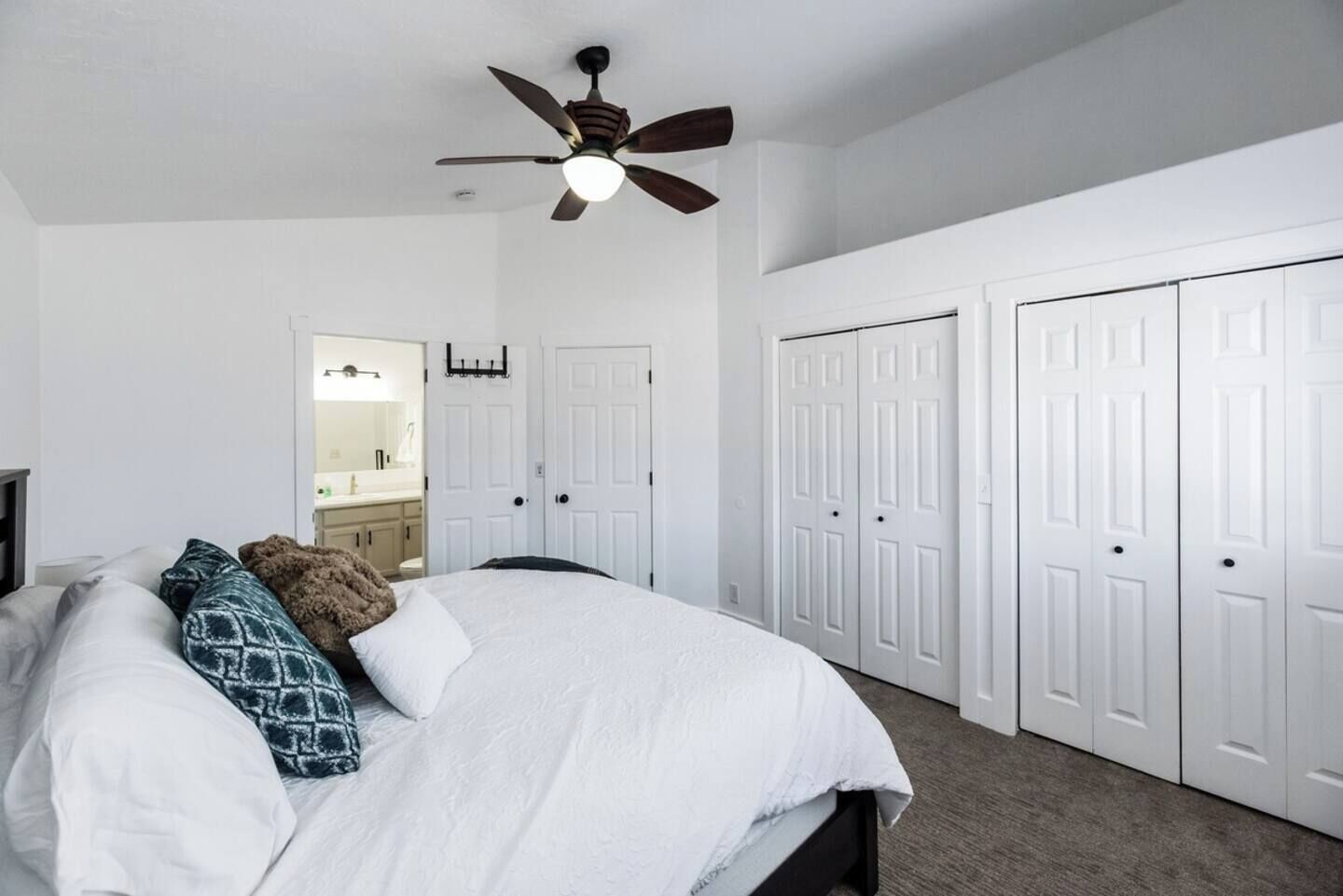 2 bedrooms, iron/ironing board, travel crib, free WiFi