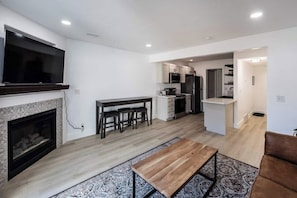 TV, fireplace
