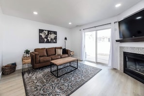 TV, fireplace