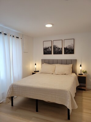 2 bedrooms, travel crib, free WiFi, bed sheets