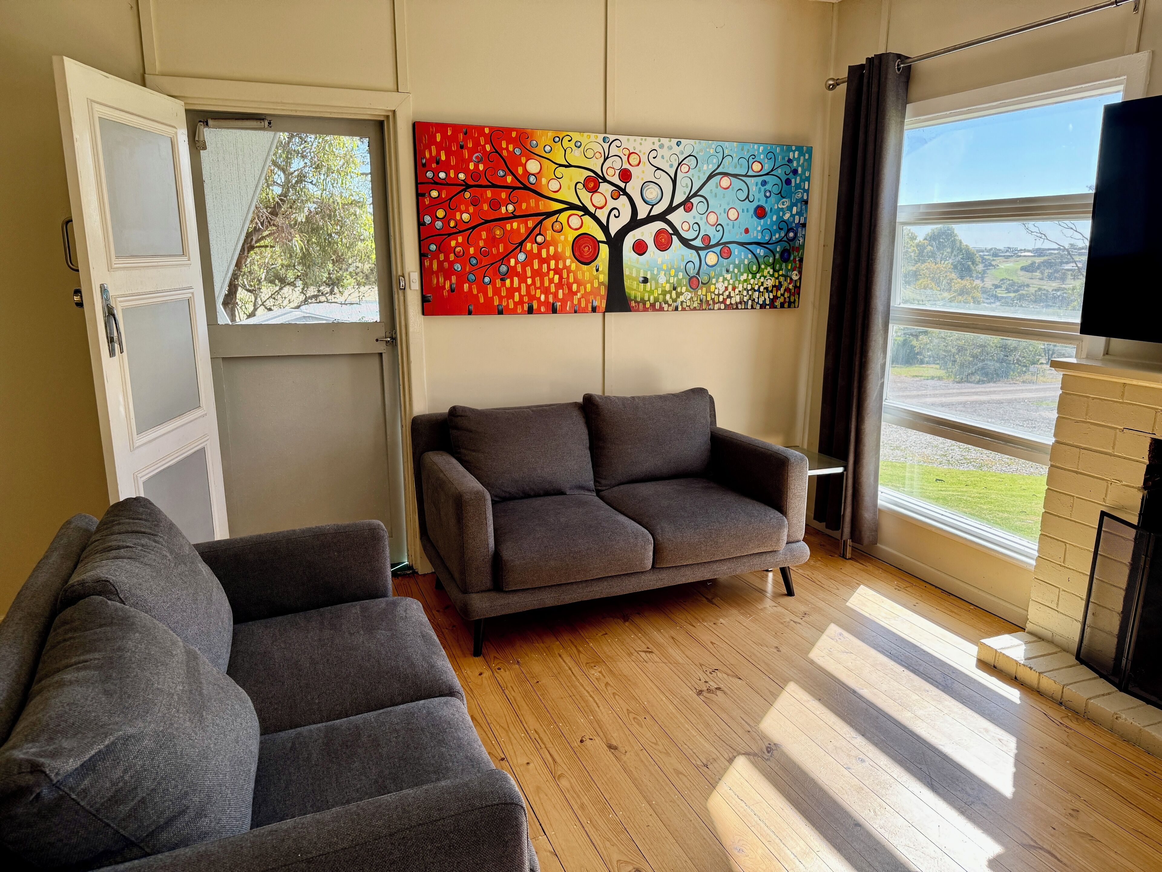 智能电视、壁炉