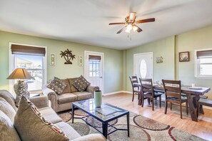 House (3 Bedrooms) | Property amenity - Jolly Roger by Ryson Vacation Rentals (Galveston)