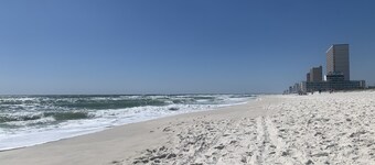 Lazy Dayz - Bid-A-Wee 2 bed\2 bath , 1 block from PRIVATE BEACH