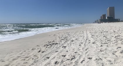 Lazy Dayz - Bid-A-Wee 2 bed\2 bath , 1 block from PRIVATE BEACH