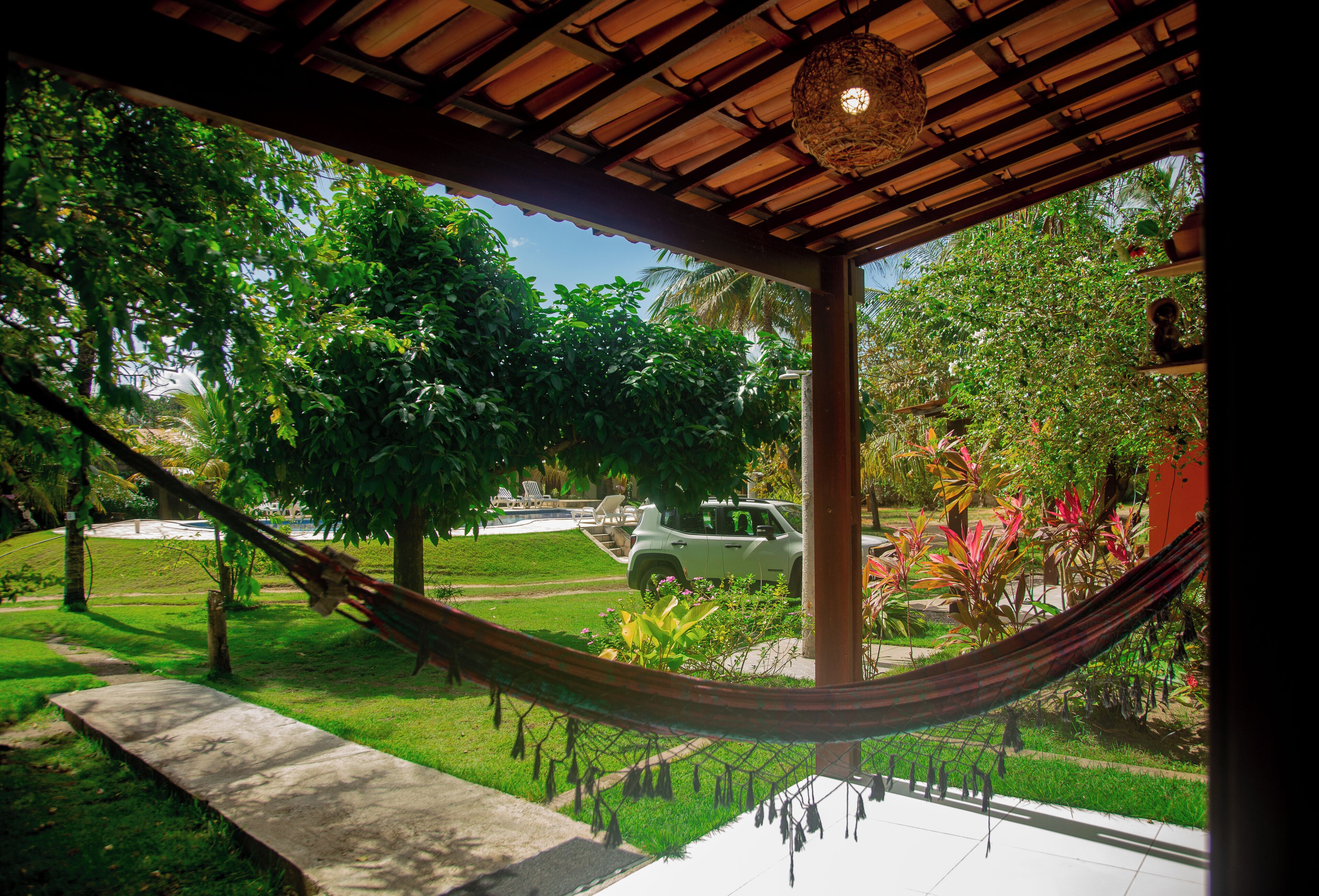 Quarto quádruplo luxo | Área de estar | Smart TV 30 polegadas com canais a cabo